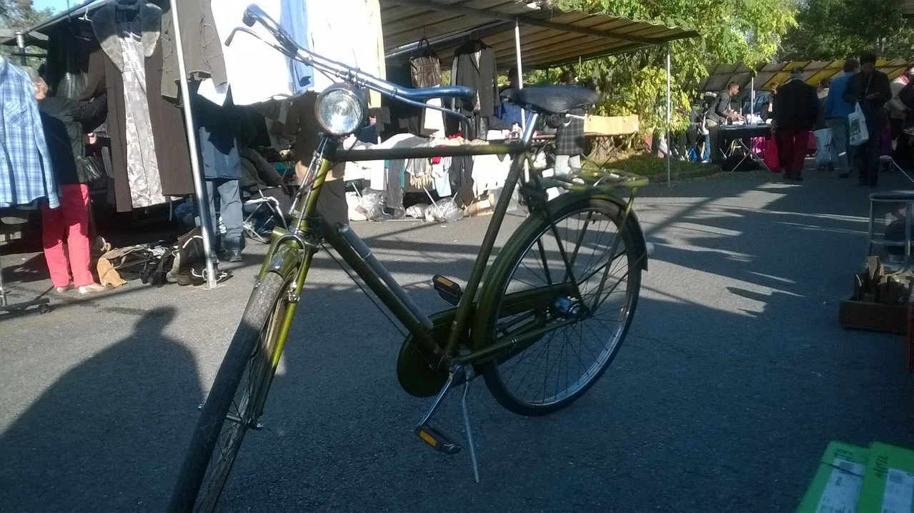 vélo vintage hollandais vert brocante