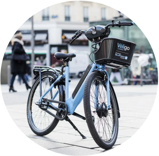 vélo électrique bleu