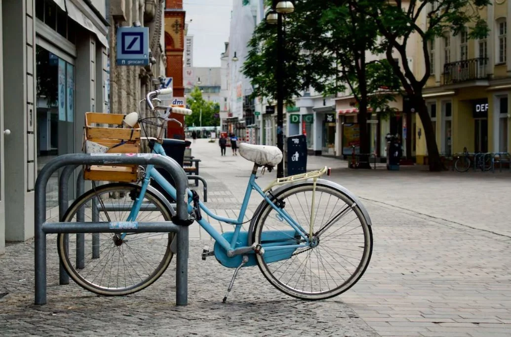 Vélo hollandais bleu