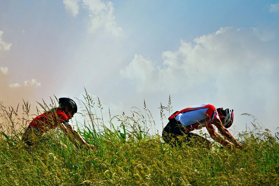 courreur cycliste dans l'Ain vers Bourg-en-Bresse