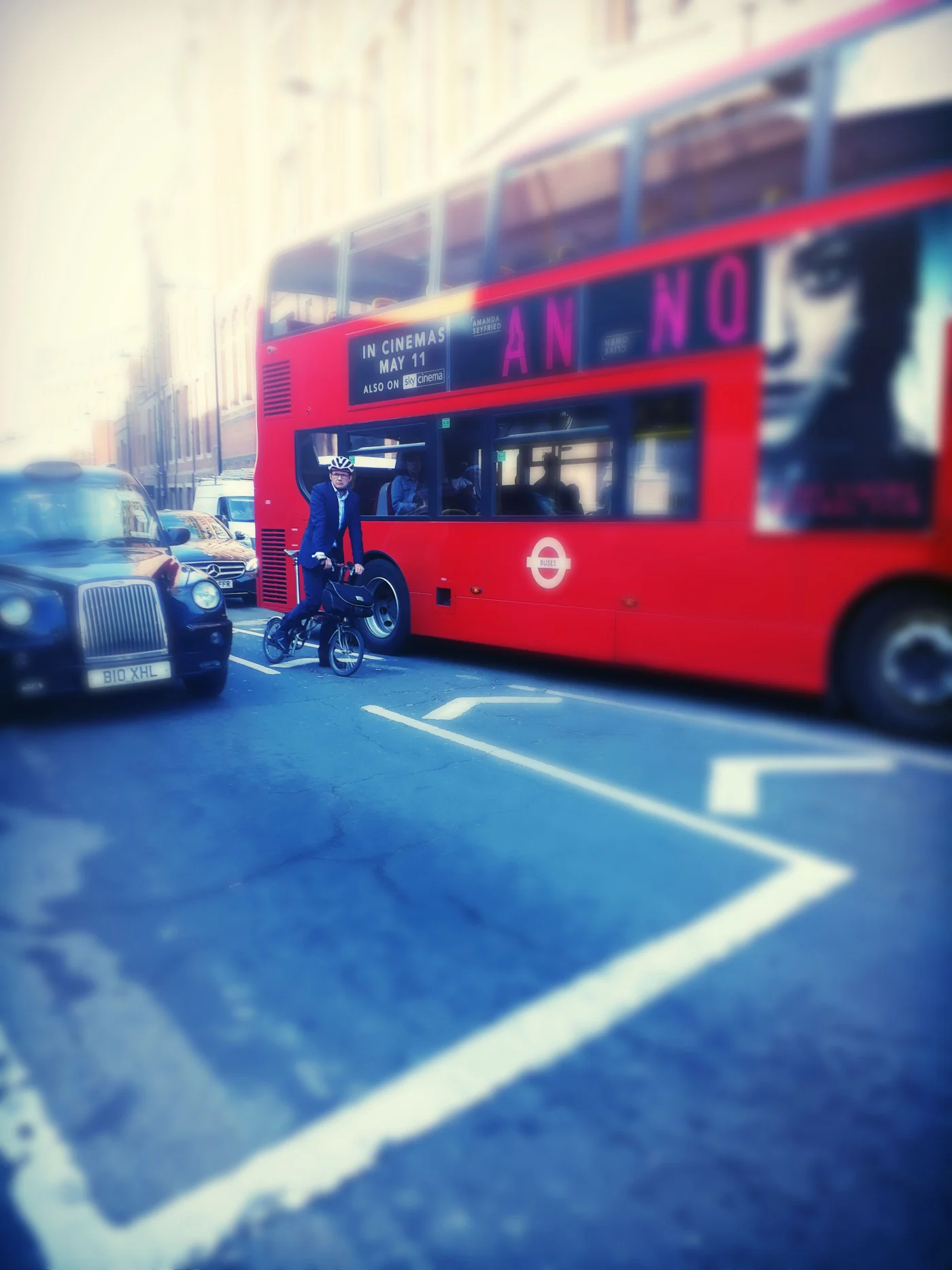 bus anglais cycliste londre taxi noir
