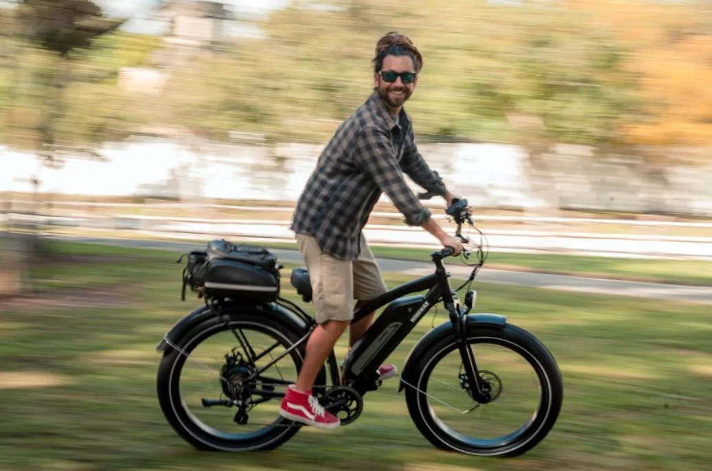Vélo électrique noir
