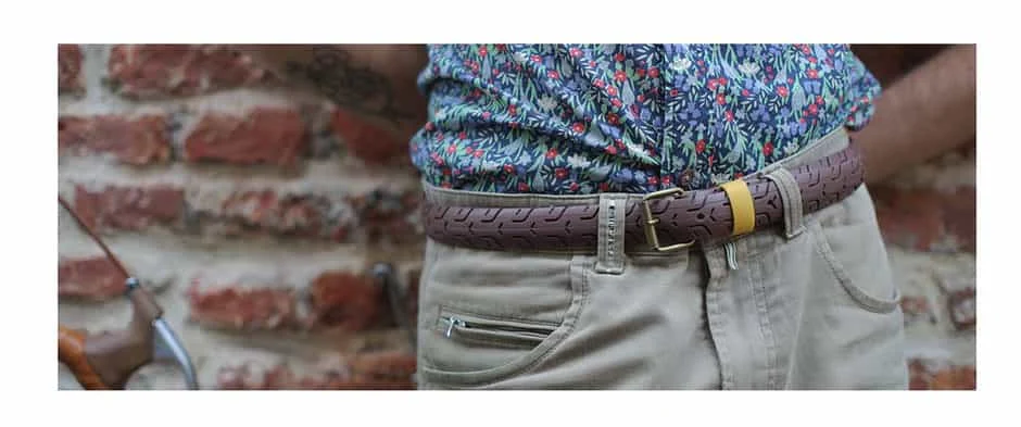 ceinture marron en pneus de vélo