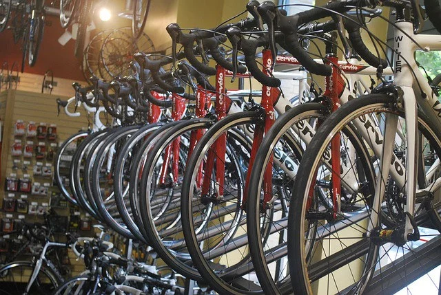 lot de vélos de magasin d'usine