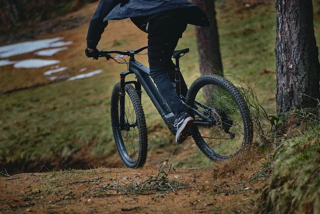 VTT électrique noir d'occasion
