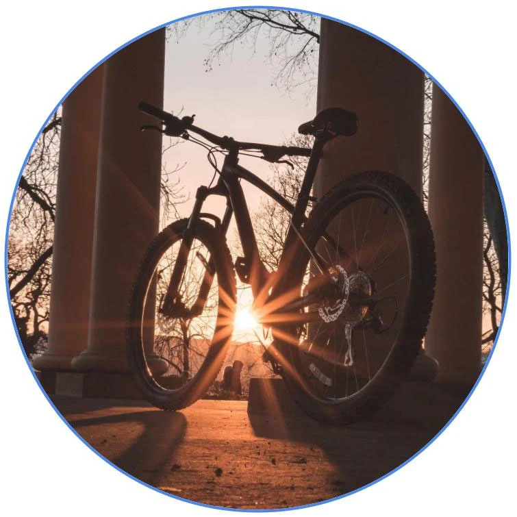 VTT d'occasion au couché du soleil